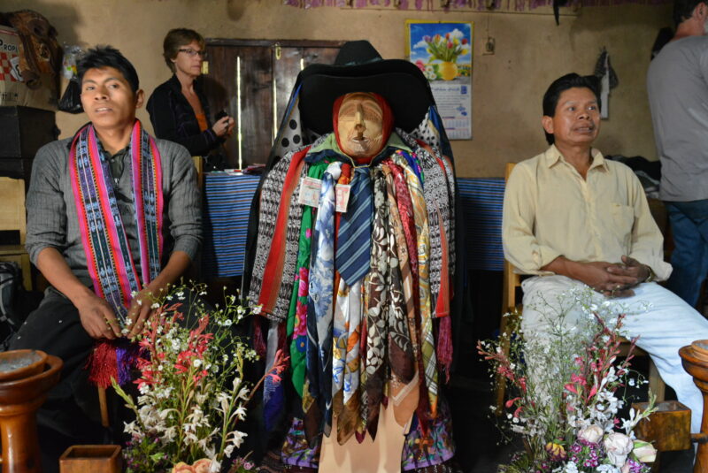 グアテマラのサンティアゴ・アティトランの土着宗教サン・シモン