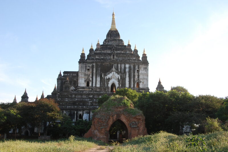 ミャンマーのバガン遺跡にあるタビニュイ寺院