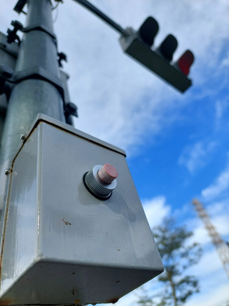 秩父市児童交通公園の信号と押しボタン