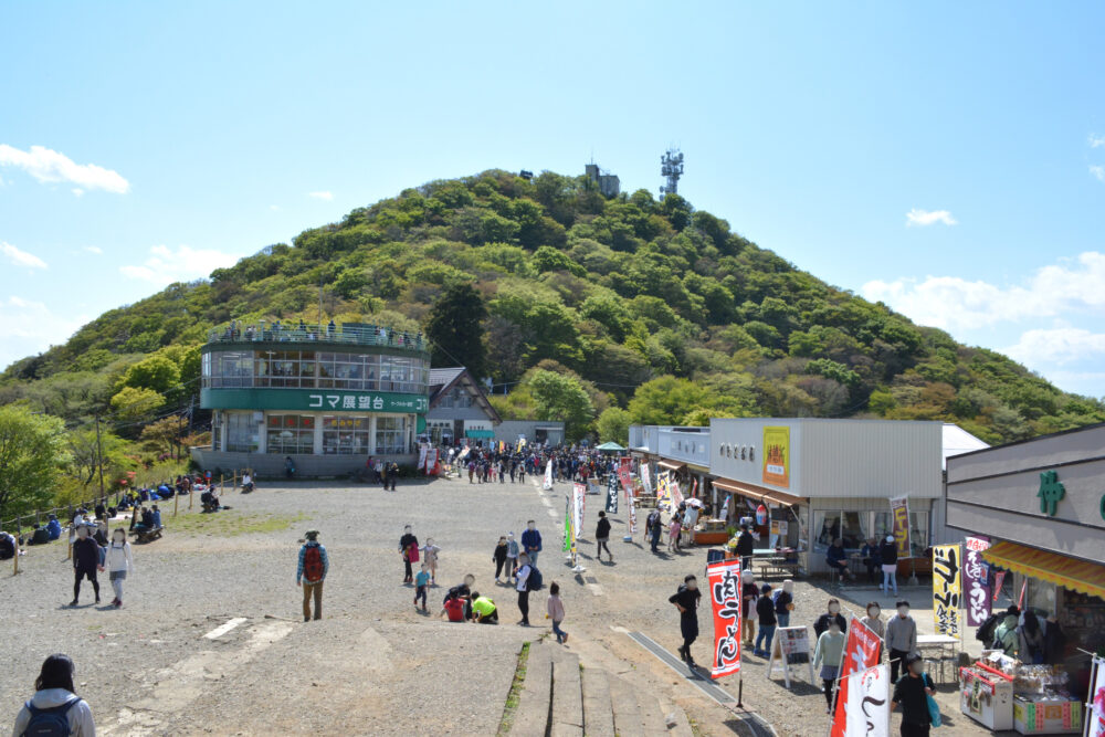 筑波山の御幸ヶ原から眺める男体山とコマ展望台