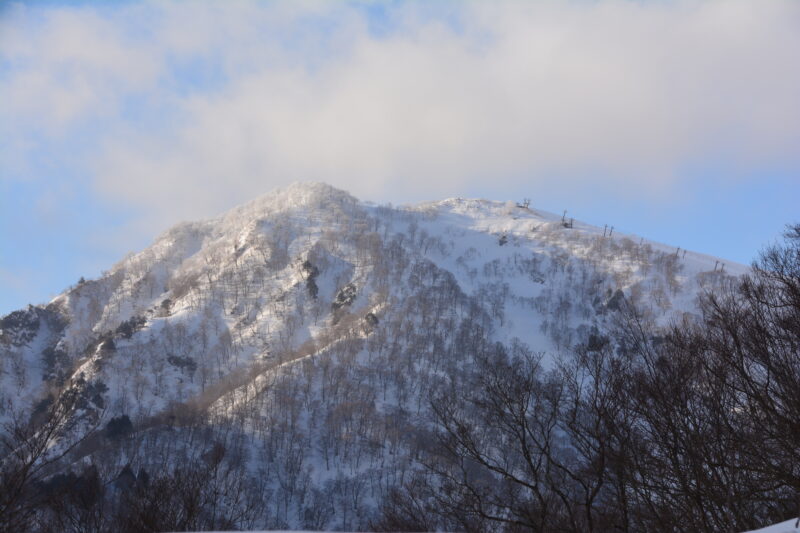 谷川岳の西黒尾根登山道から眺める天神山