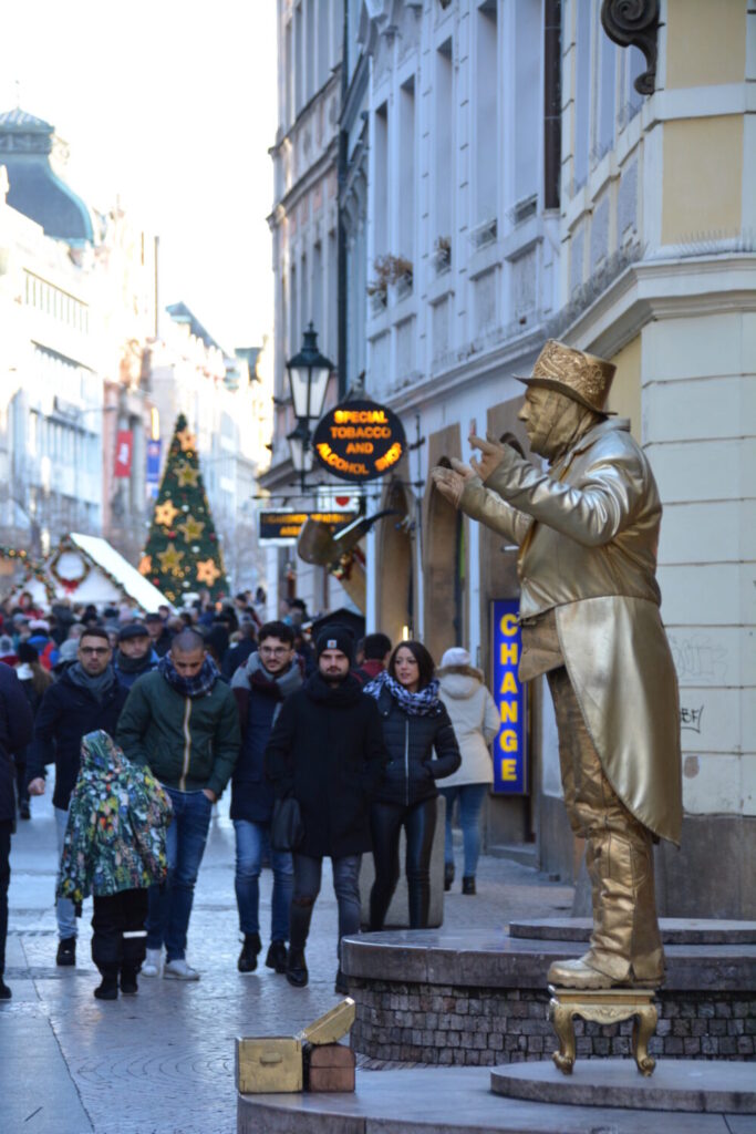 プラハ旧市街広場のクリスマスマーケット