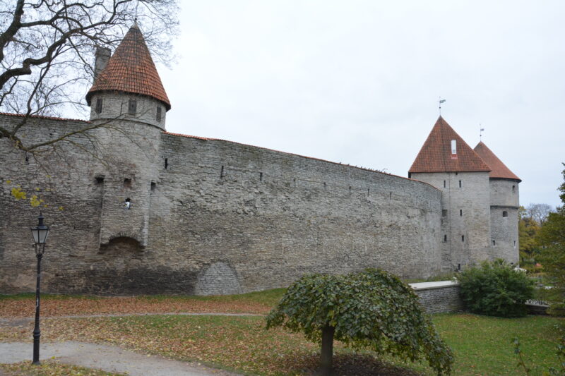 エストニアのタリン旧市街の城壁