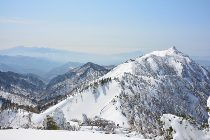冬の剣ヶ峰と赤城山