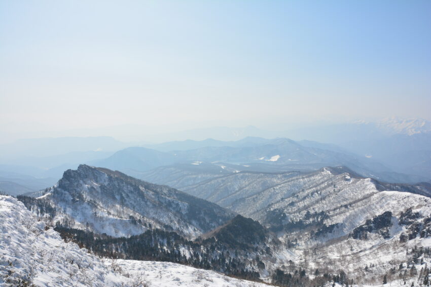 冬の剣ヶ峰から眺める東京方面