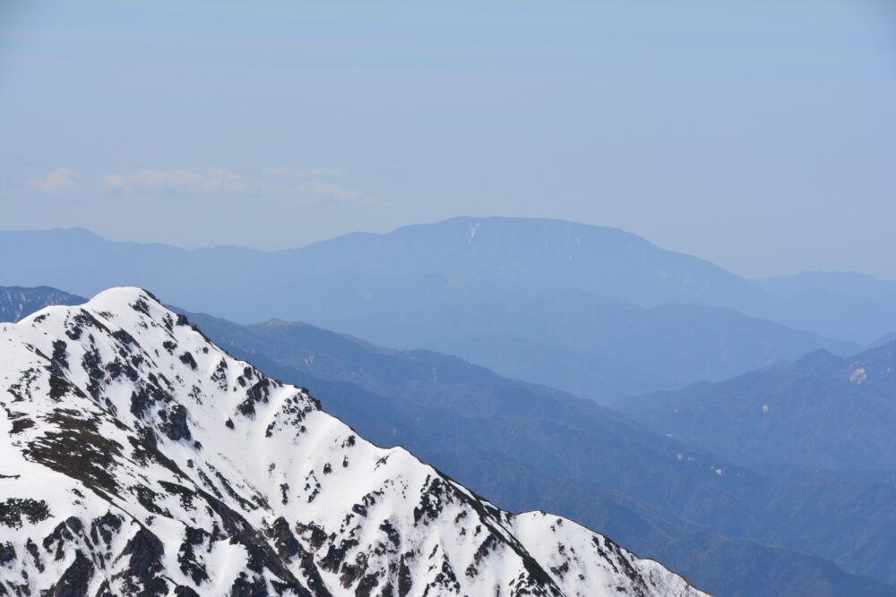 木曽駒ヶ岳山頂から眺める恵那山