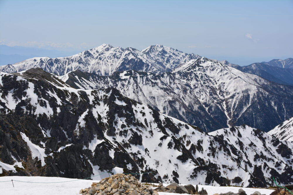 木曽駒ヶ岳山頂から眺める中央アルプス