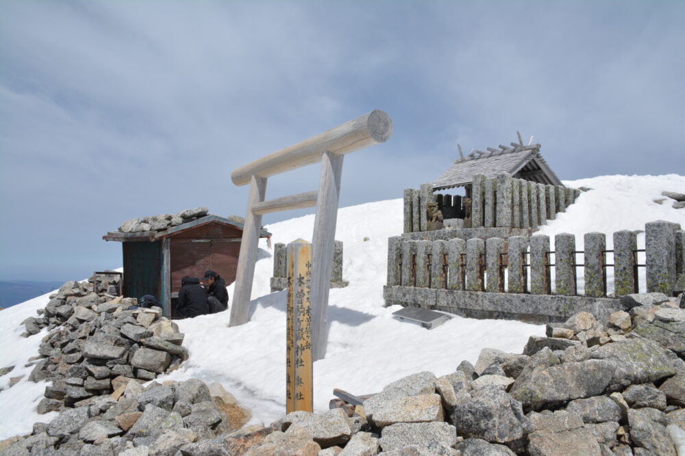 木曽駒ヶ岳山頂の木曽駒ヶ岳神社
