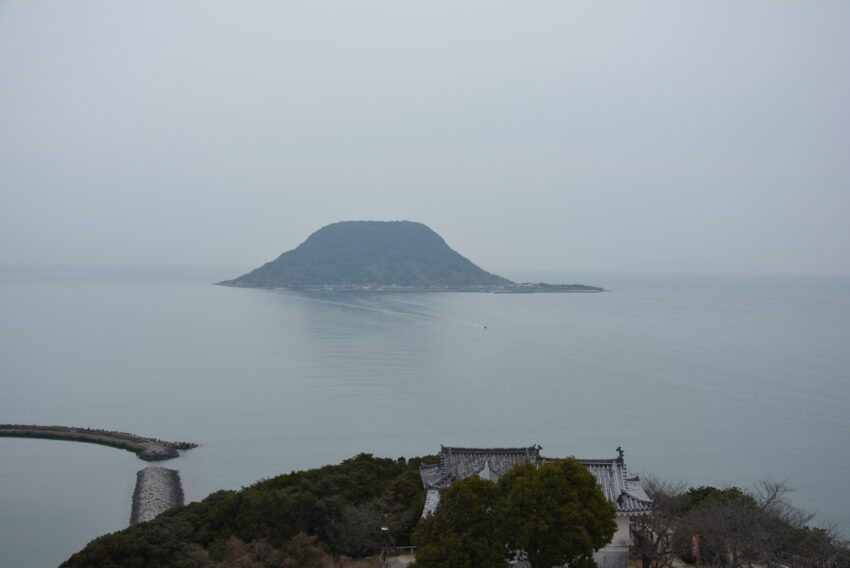 唐津城から眺める高島