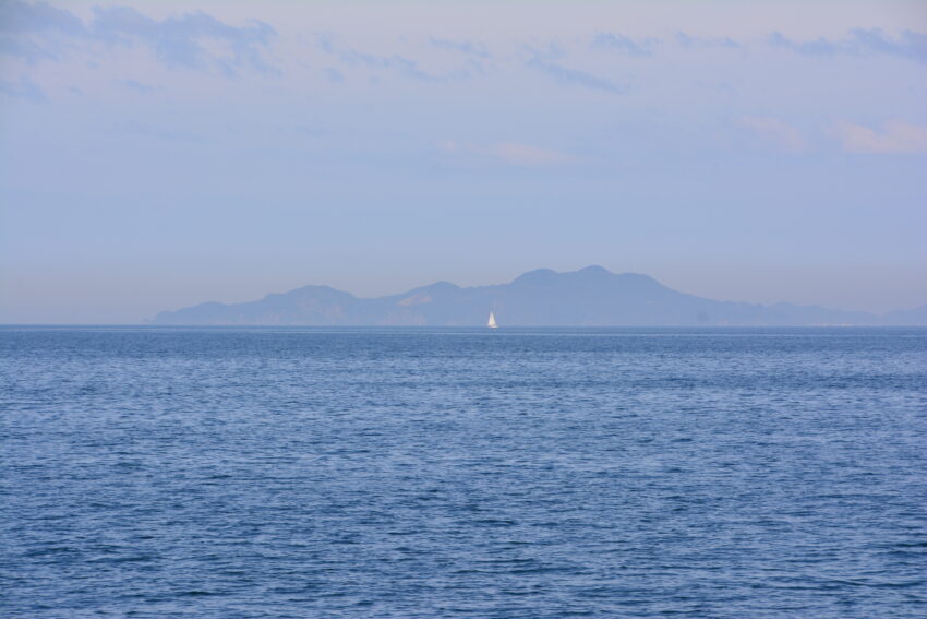 渡船しんぐうから眺める宗像大島