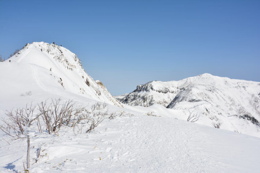 冬の剣ヶ峰と武尊山頂上