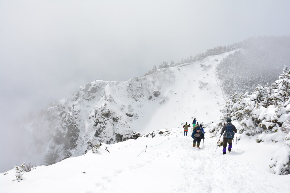 降雪時の黒斑山登山道