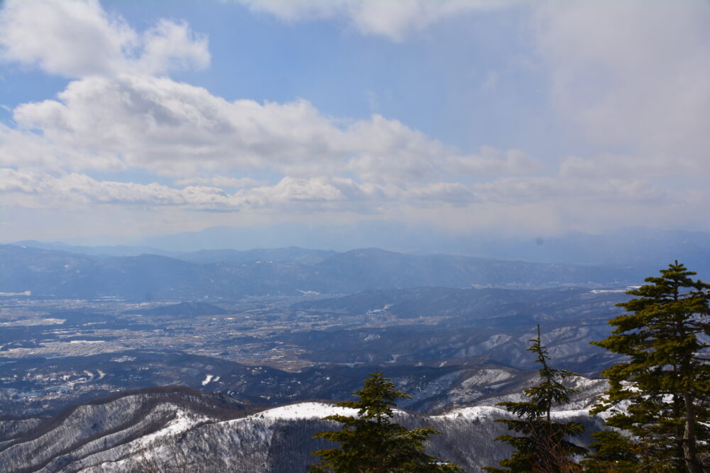 冬の蓼科山登山道から眺める中央アルプス