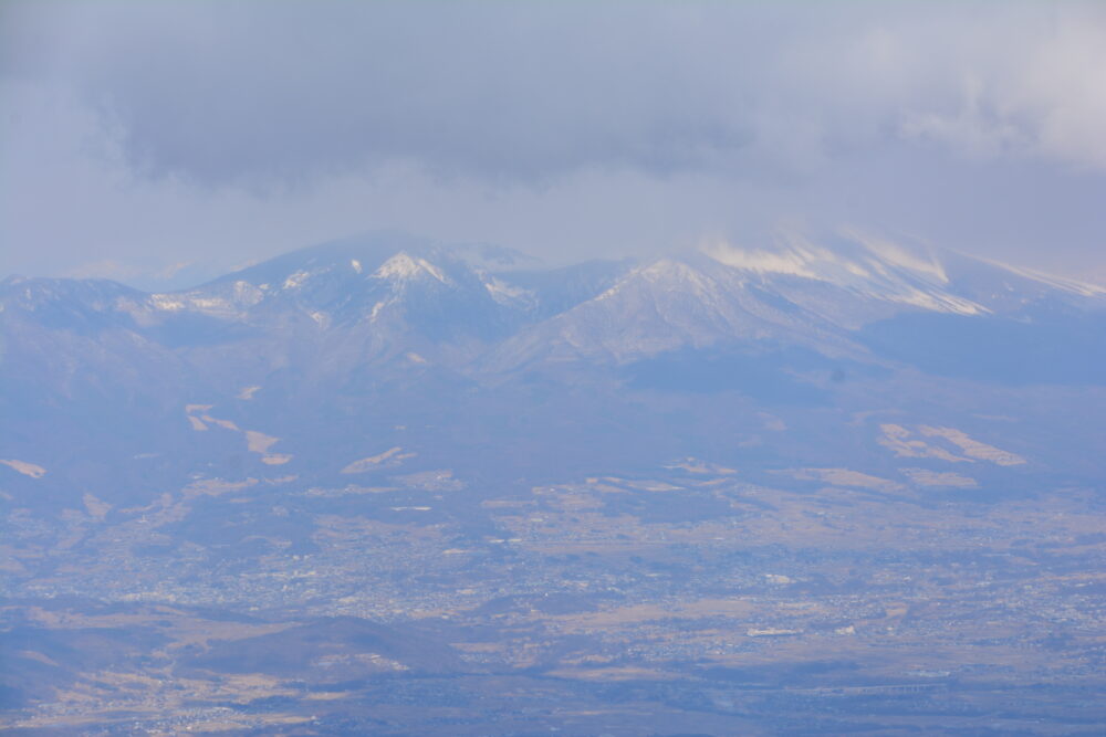 冬の蓼科山山頂から眺める浅間連山