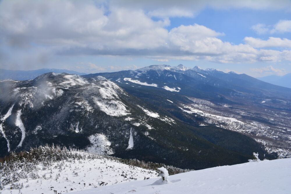 冬の蓼科山山頂から眺める八ヶ岳
