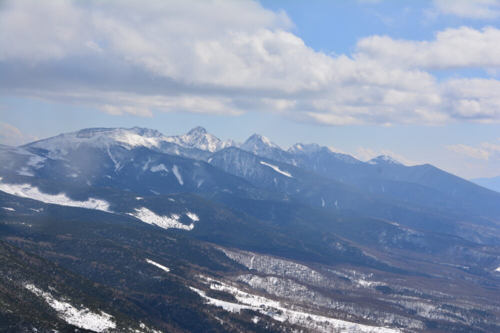 冬の蓼科山山頂から眺める南八ヶ岳