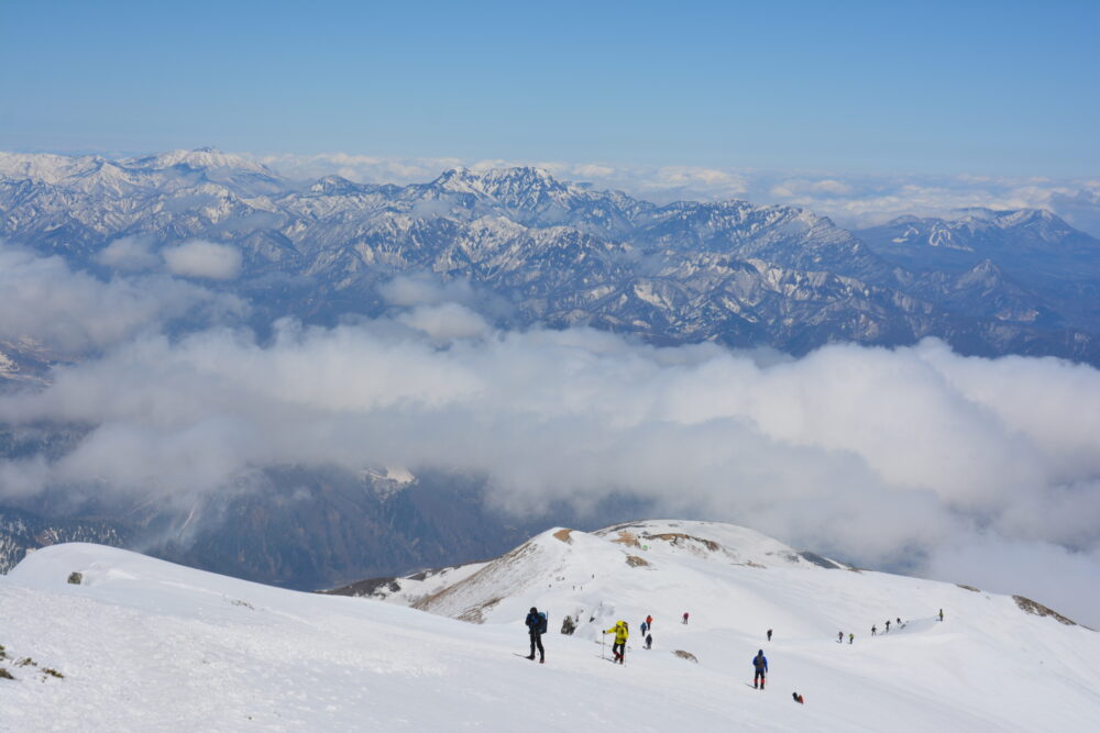 雪の唐松岳から眺める絶景