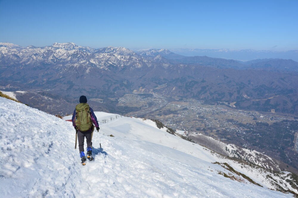 残雪期の唐松岳登山道