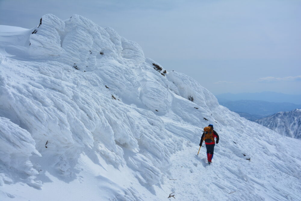 冬の谷川岳登山道