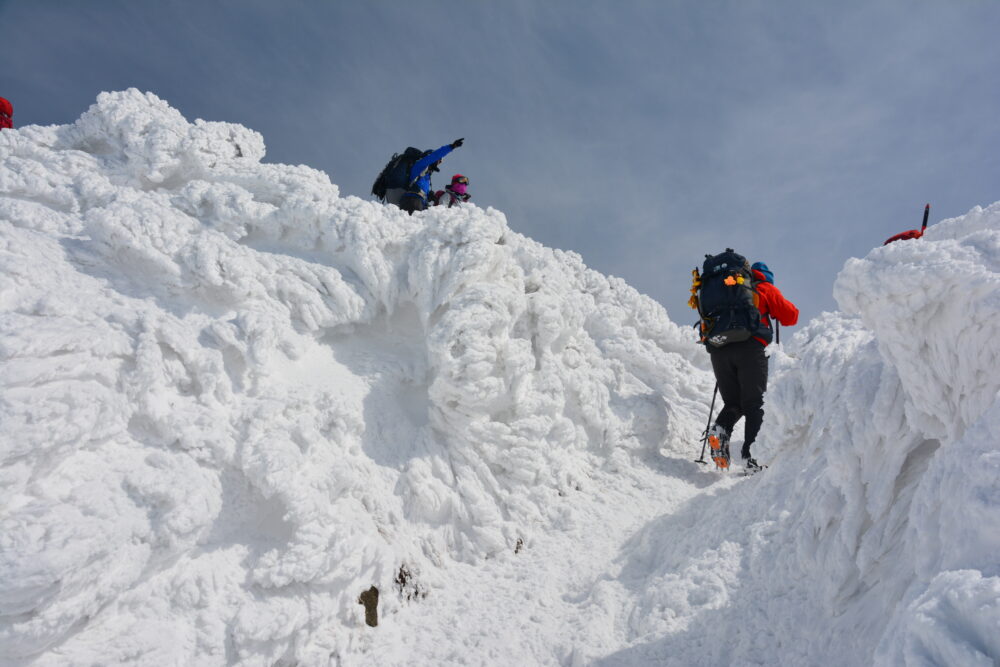 冬の谷川岳登山道の自然の彫刻