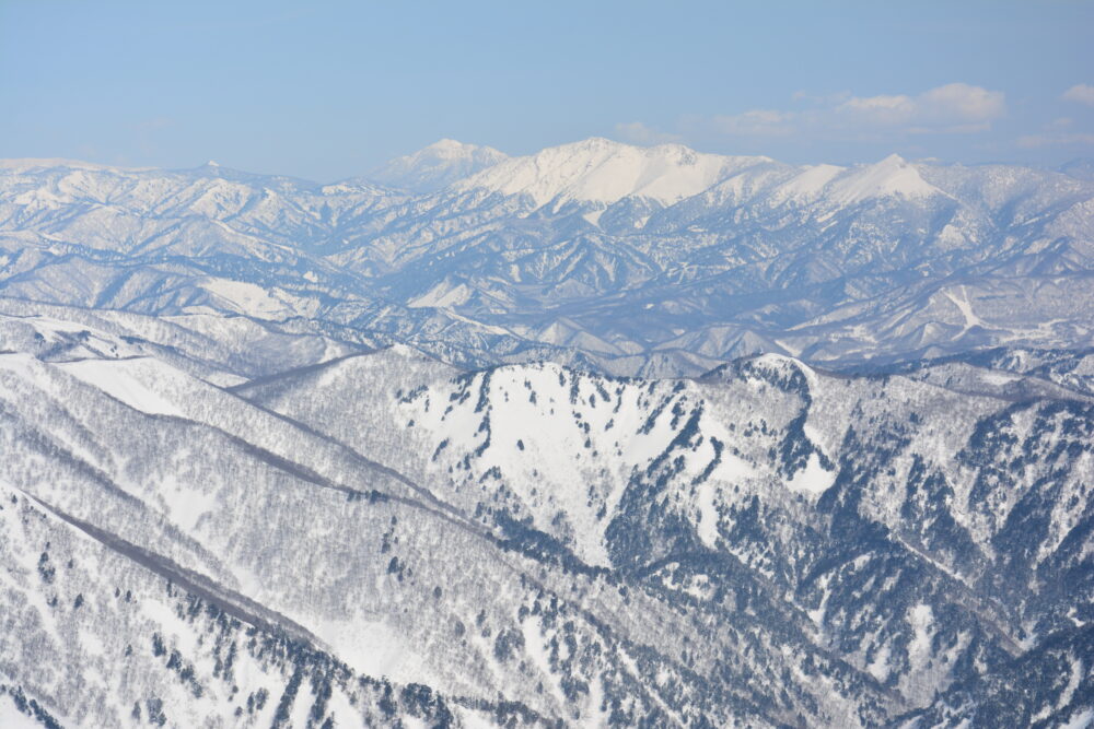 冬の谷川岳から眺める尾瀬の山々