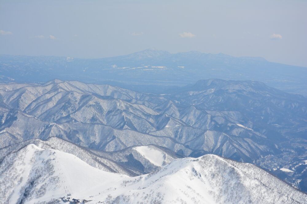 冬の谷川岳から眺める赤城山