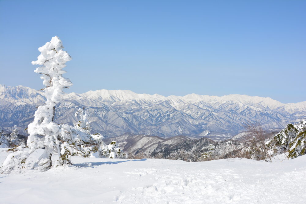 冬の上州武尊山山頂からの景色