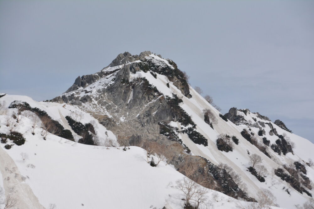 春（残雪期）の燕岳山頂