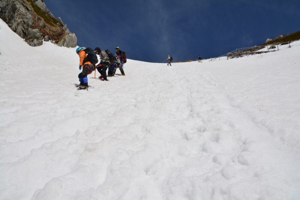 冬の木曽駒ヶ岳の八丁坂