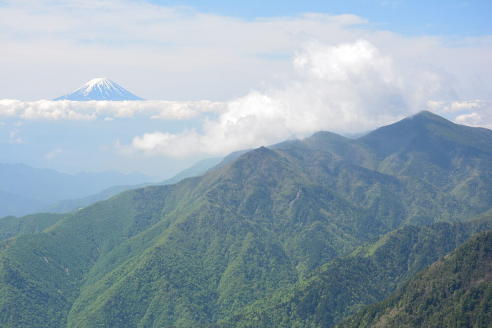 甲武信ヶ岳・徳ちゃん新道から見る富士山