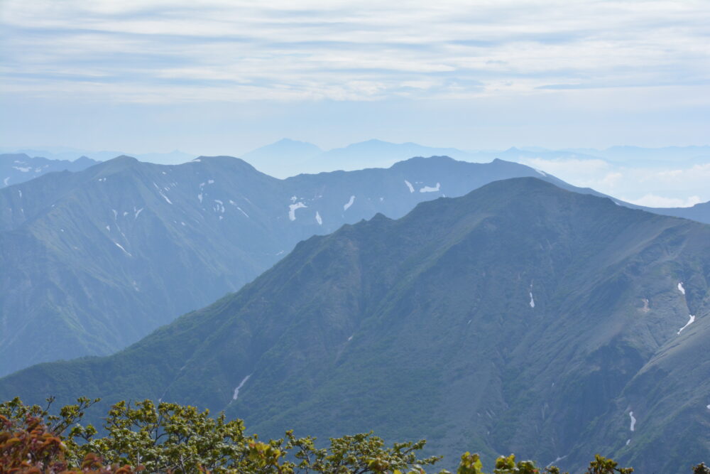仙ノ倉山の山頂から眺める谷川連峰