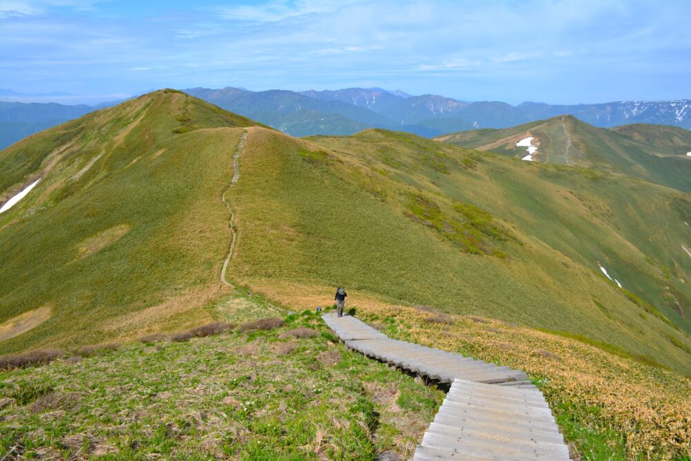 平標山と仙ノ倉山の稜線