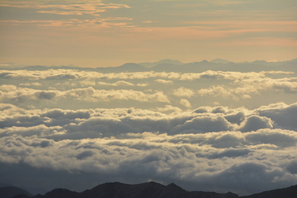 槍ヶ岳山頂から眺める雲海