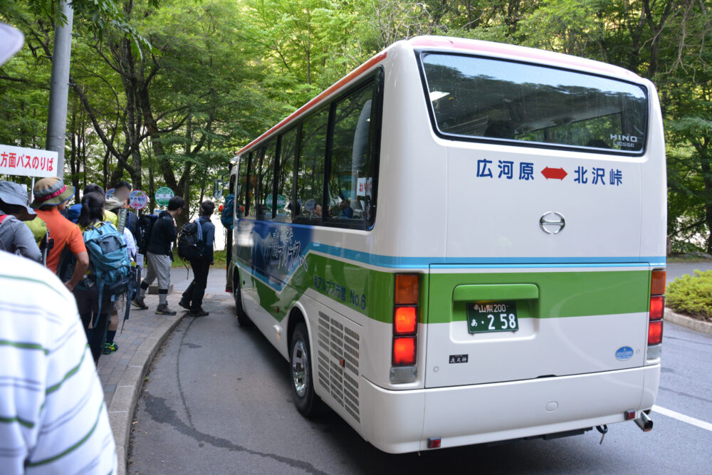 広河原から北沢峠へ向かうバス