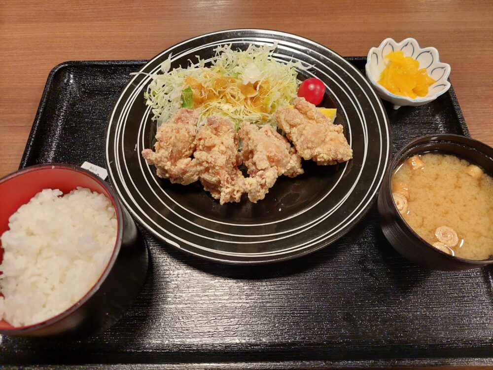 長野県安曇野市のしゃくなげの湯お食事処のからあげ定食