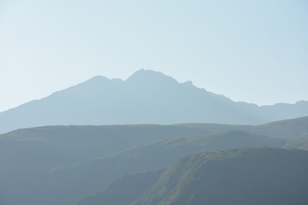 鉾立展望台から見る鳥海山