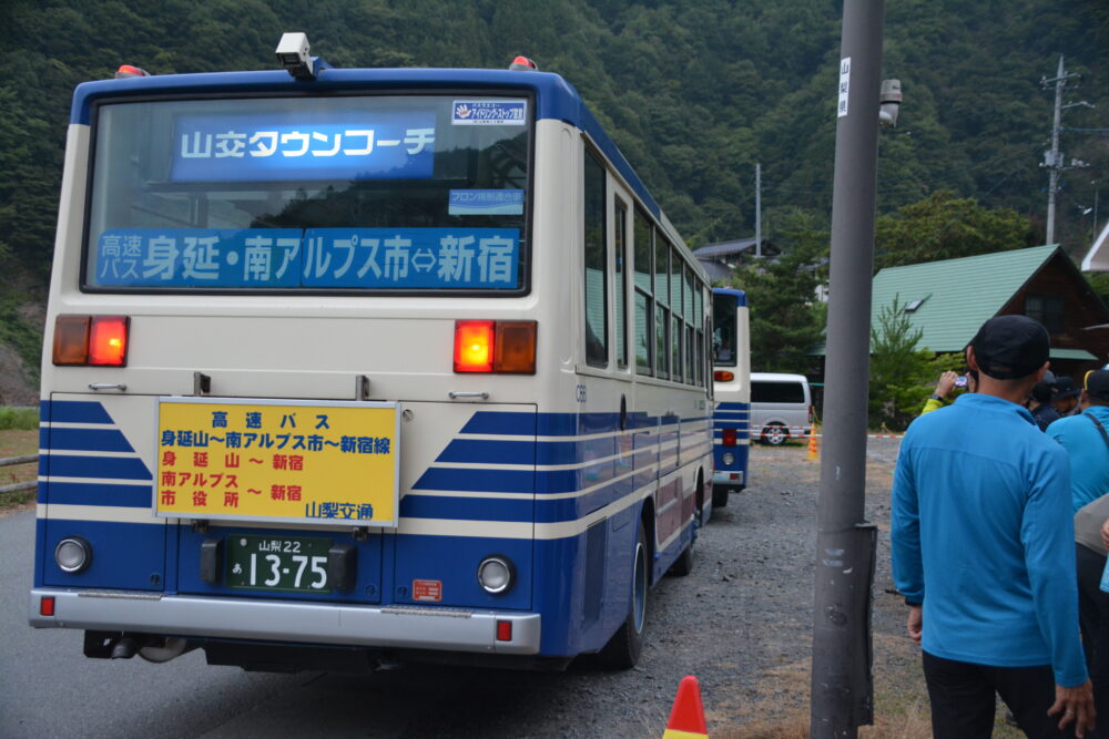 奈良田-広河原のバス