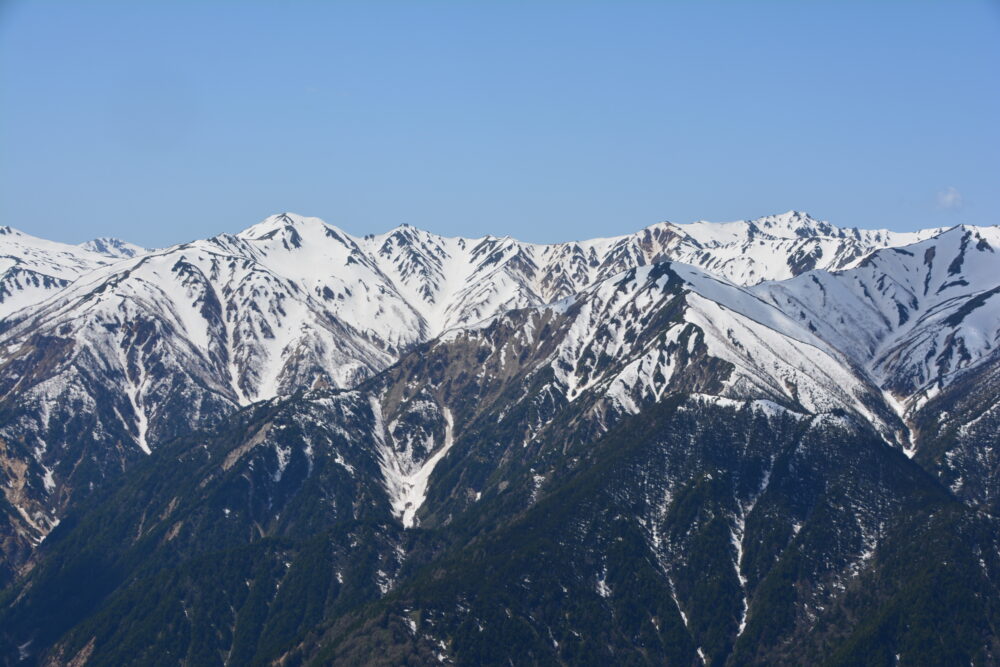燕山荘から見る鷲羽岳と水晶岳