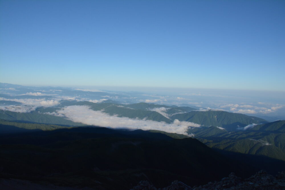 薬師岳山頂から見る富山側の風景