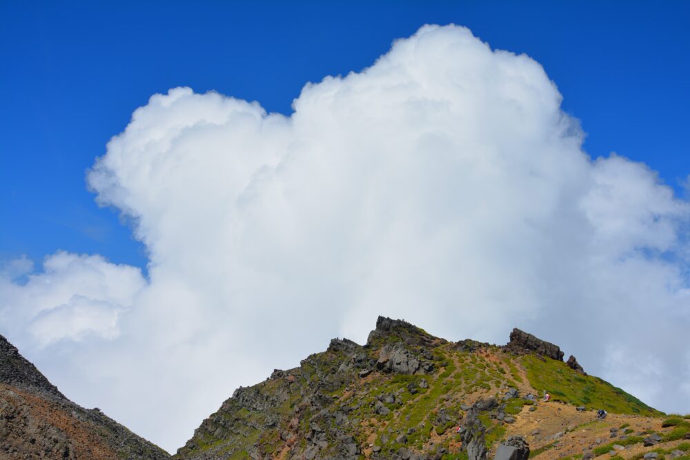 鳥海山の外輪山から眺める夏雲
