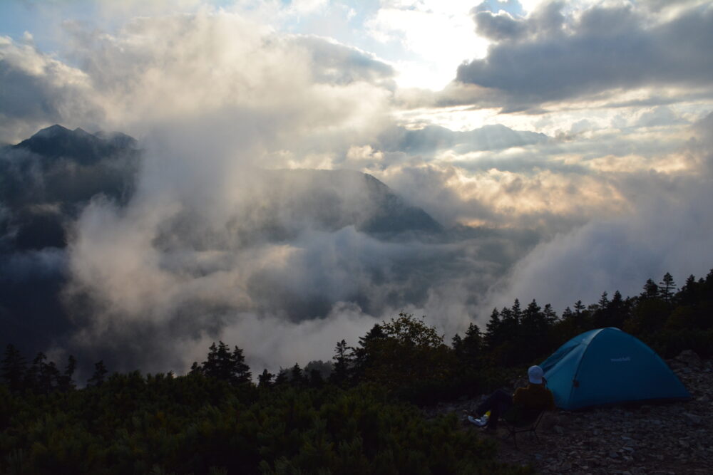 冷池山荘のテント場から見る雲海