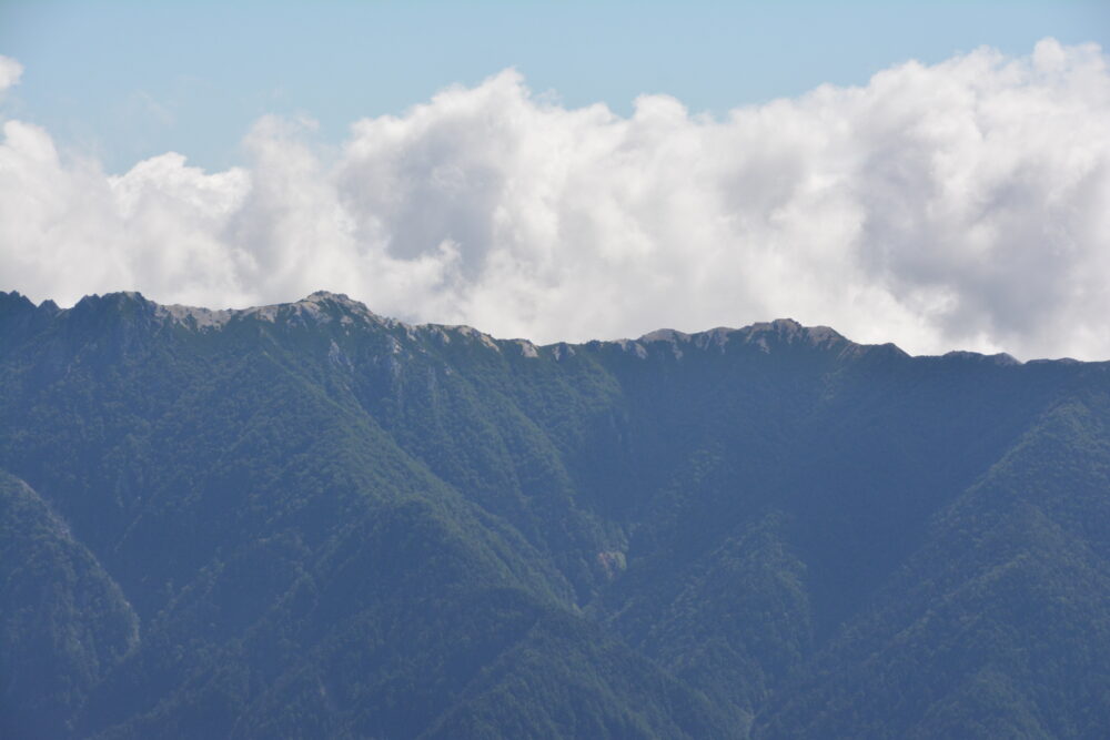 鷲羽岳山頂から見る燕岳