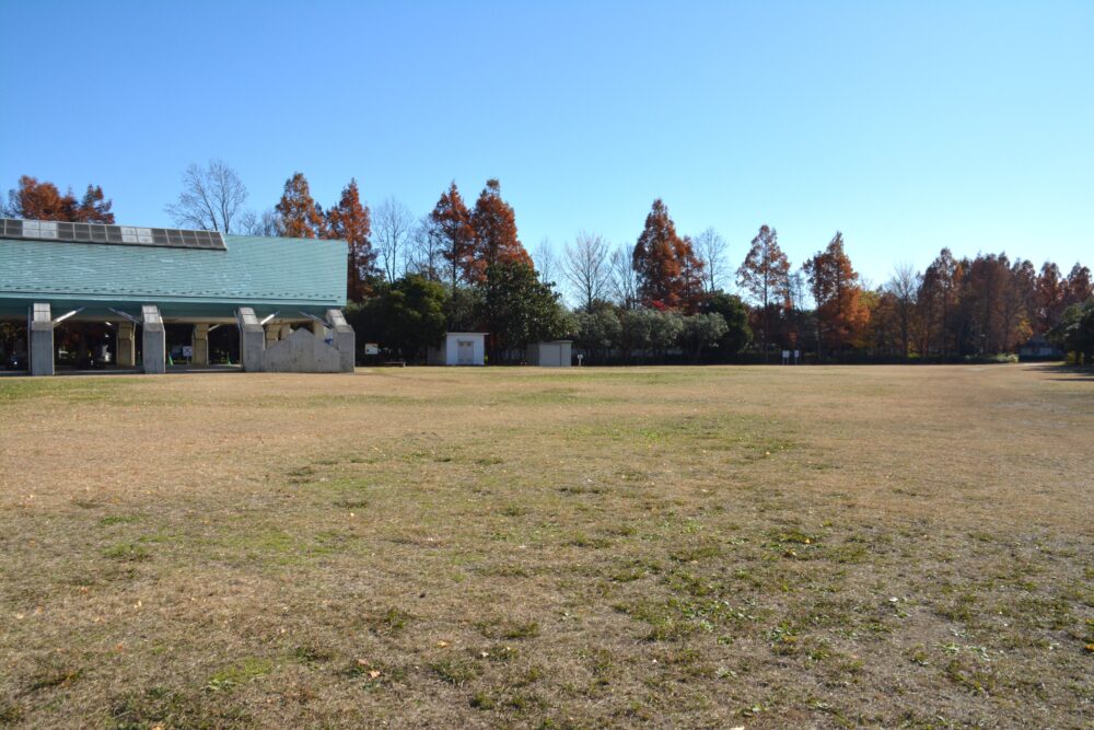 みさと公園の屋根付広場