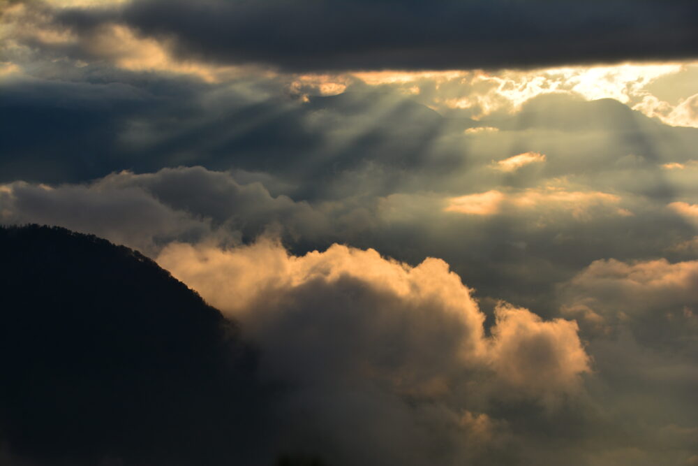 冷池山荘のテント場から見る雲海と夕焼け