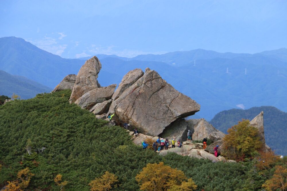 甲斐駒ヶ岳山頂あたりの奇岩