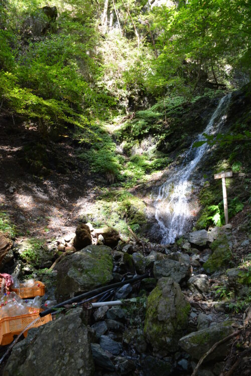 武甲山登山道にある不動滝