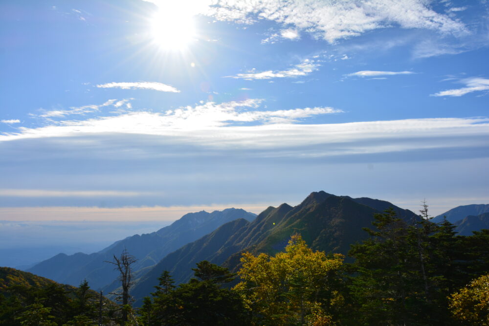 甲斐駒ヶ岳の登山道から眺めた太陽