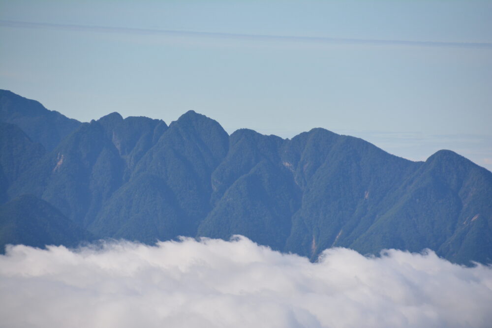 編笠山山頂から見た鋸岳