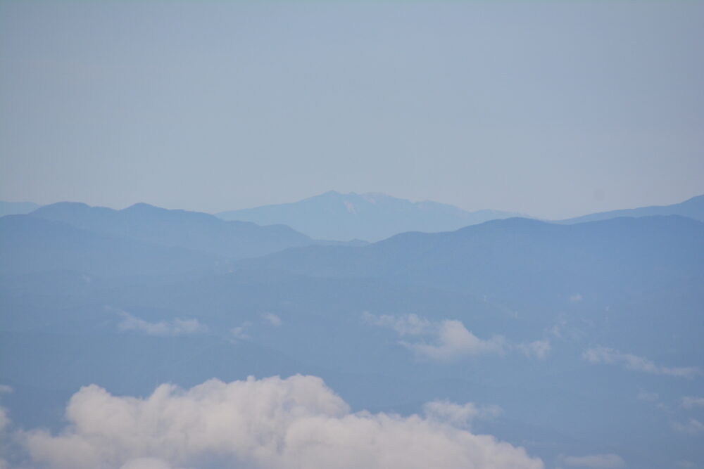 編笠山山頂から見た白山