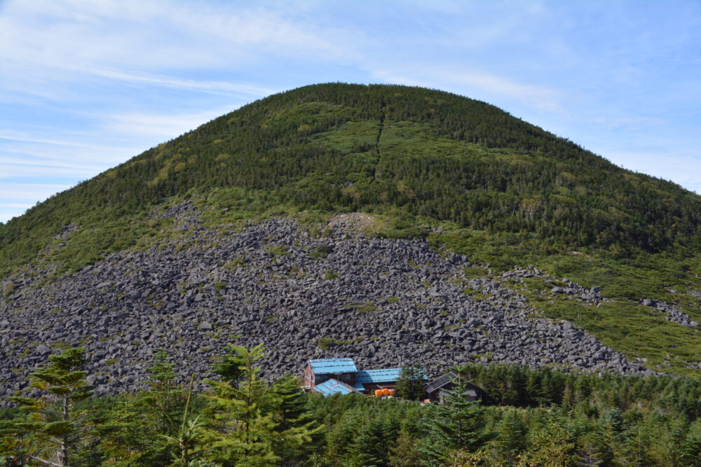 青年小屋（遠い飲み屋）と編笠山山頂